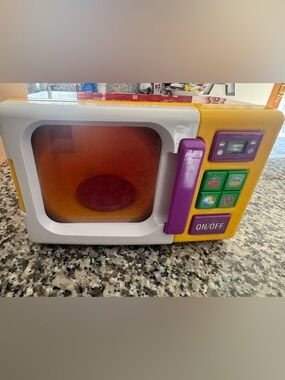 Kids Pretend Play Microwave Oven Toy - Yellow, Purple, White